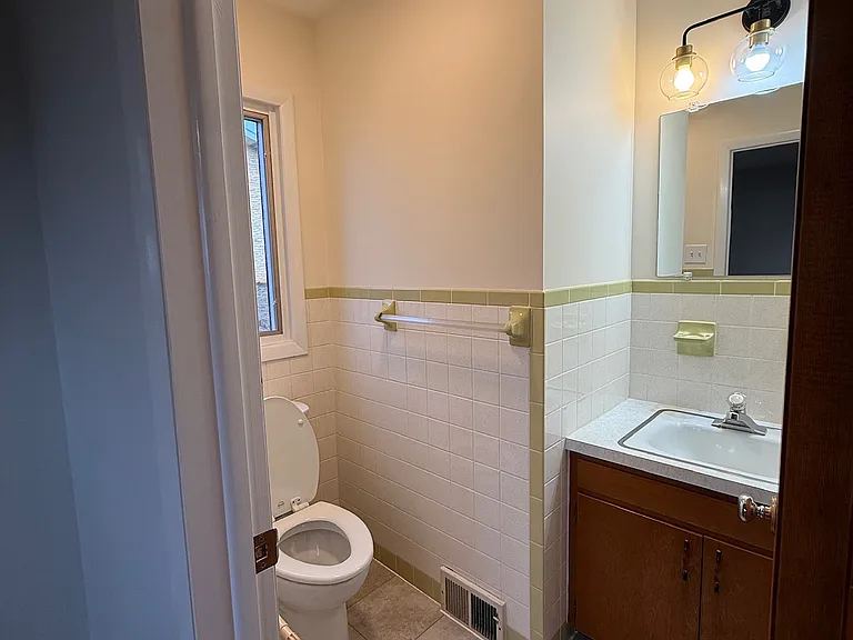 221 Grandview Dr — Photo 9