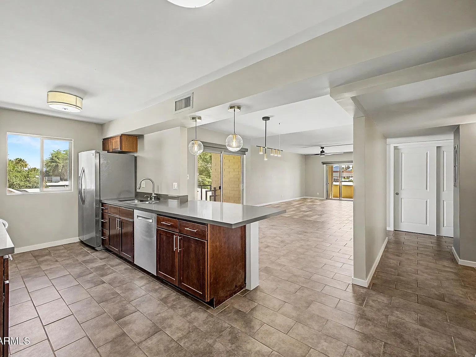 2 bed, 2.0 bath, 1374 sqft, $1,900 — Photo 4