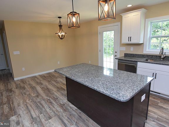 5th image of 3 Highland Dr E