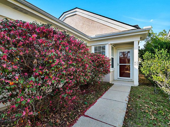 2nd image of 10 Pomegranate Ln