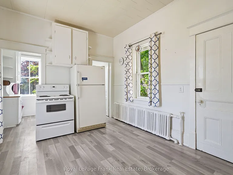 279 Kent St W — Photo 18
