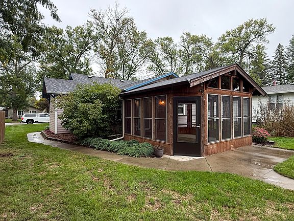 4th image of 423 Hansina Ave