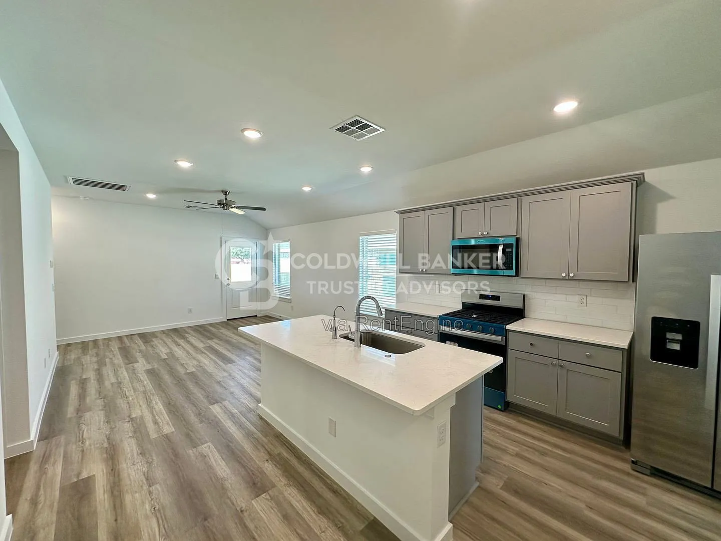 3 bed, 2.0 bath, 1329 sqft, $1,700 — Photo 2