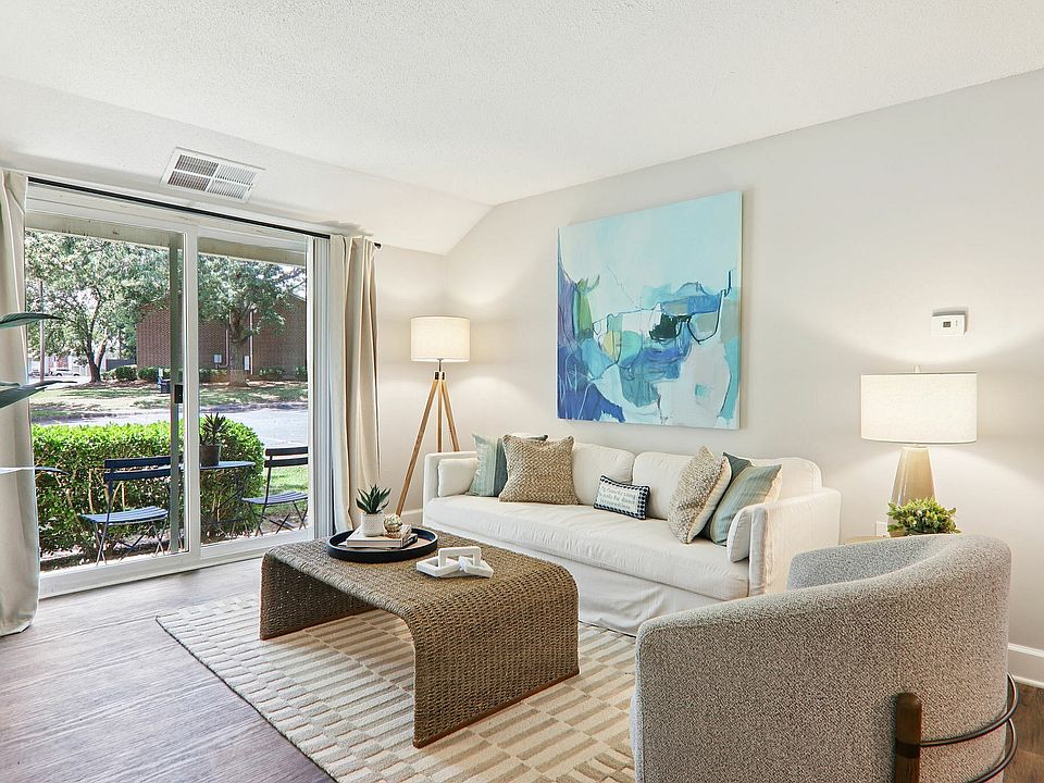 7-web-or-mls-Pinecroft Dr Model unit-007