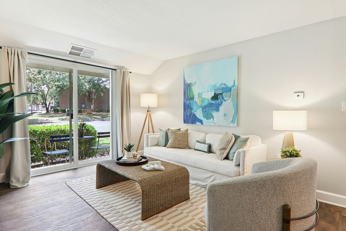 7-web-or-mls-Pinecroft Dr Model unit-007