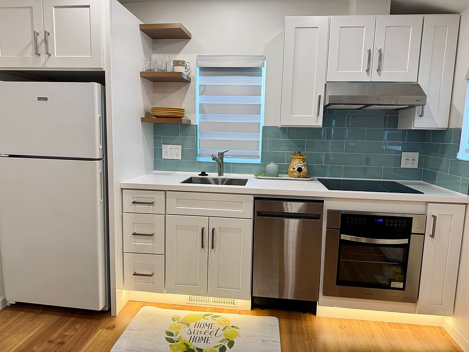 Induction range. Convection oven. Dishwasher and garbage disposal.