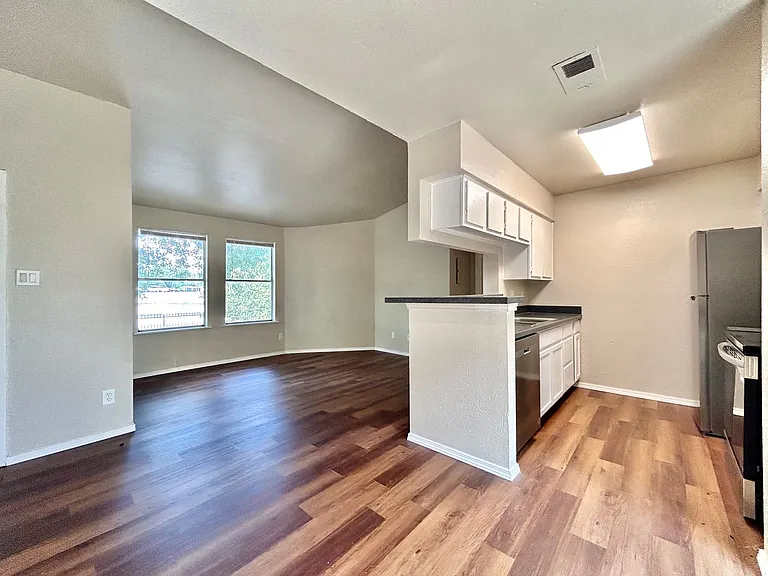 7111 E Highway 290 #D — Photo 8