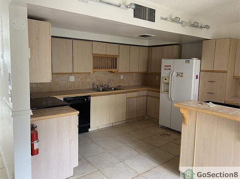1st image of 839 NW 81st Ter