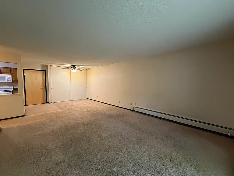 1700 Four Oaks Rd #124 — Photo 4