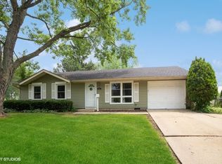 551 Ridge Cir, Streamwood, IL 60107