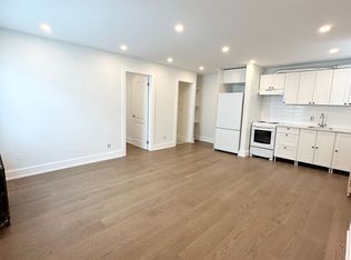 237 Lakeshore Rd E #4, Mississauga, ON L5G 1G8