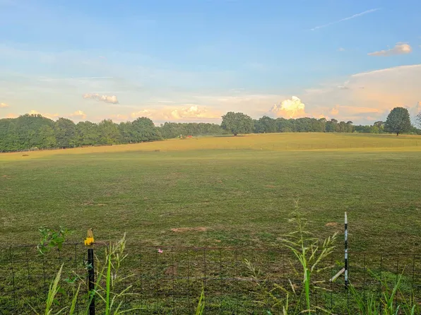 142 Country Oak Rd, Chesnee, SC 29323