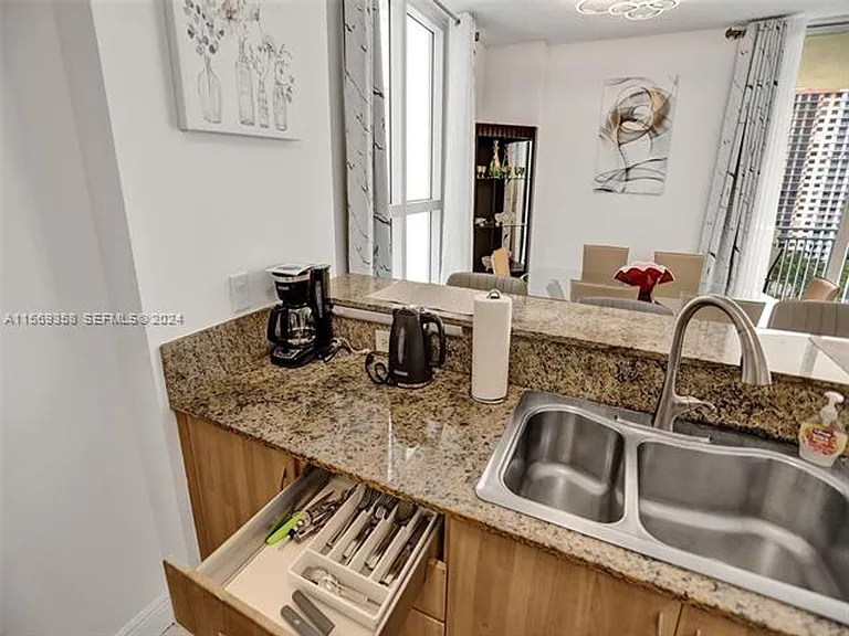 17555 Atlantic Blvd #1101 — Photo 10