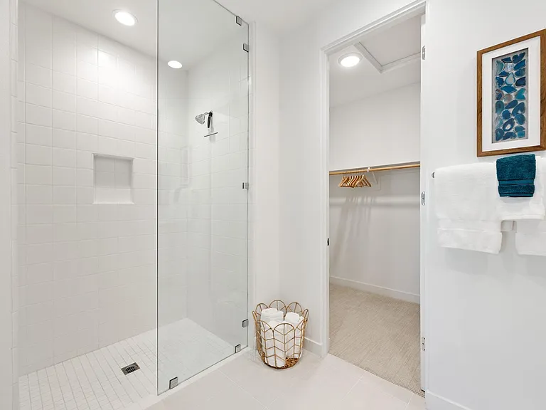 Master Suite 1 Bathroom