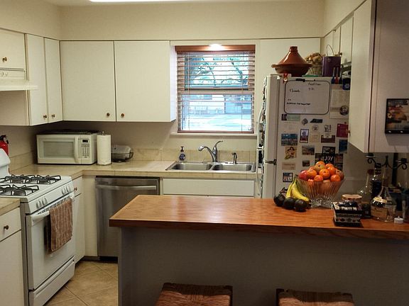 Kitchen (non-panorama shot to show actual size)