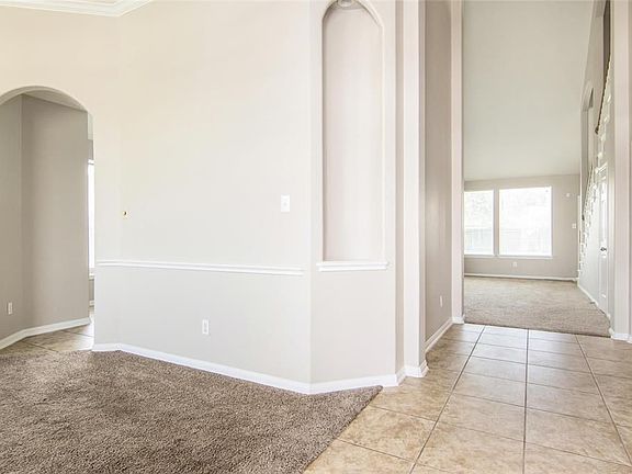 4th image of 1004 Autumn Brook St