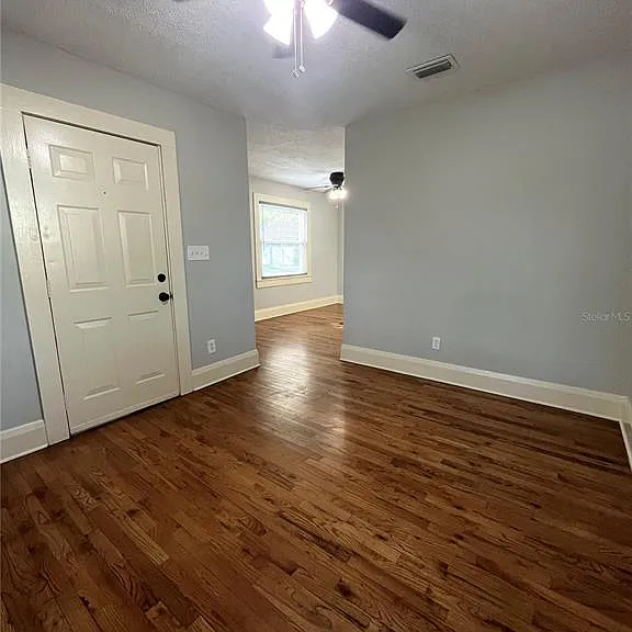 402 W Paris St — Photo 13