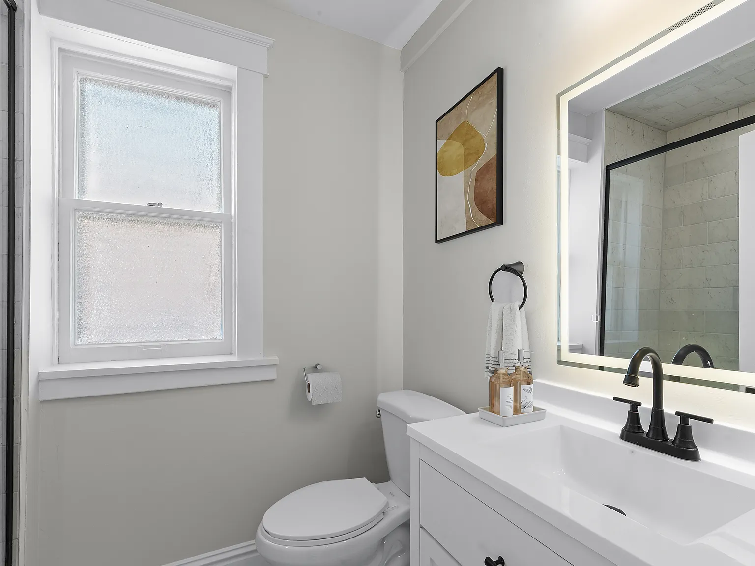 3 bed, 1200 sqft, $2,400 — Photo 2