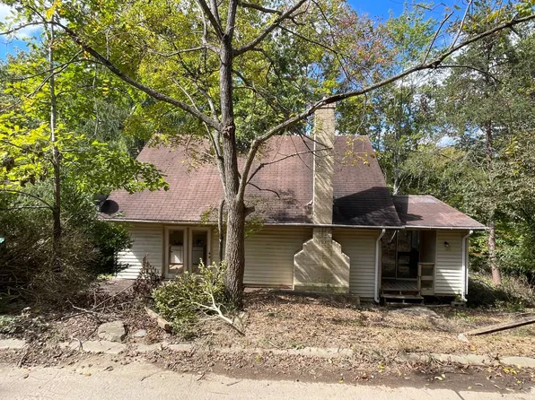 62 Chestnut Rd, Elkview, WV 25071