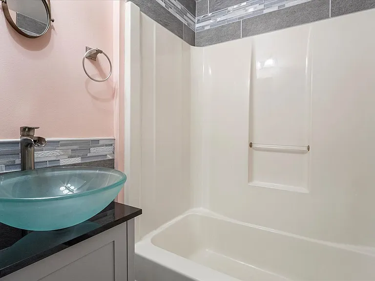 1003 N Benton Ave — Photo 13