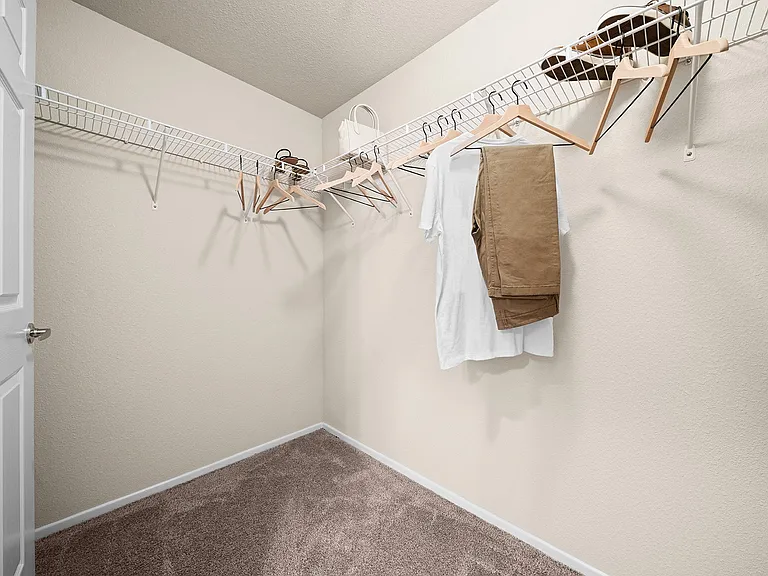 Hills of Valencia Apartments — Photo 23