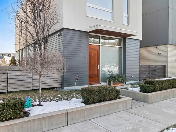 3rd image of 907 E Reservoir Ave #907