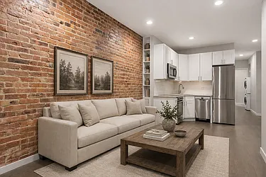 452 Amsterdam Avenue, #4R