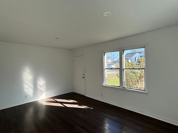 2nd image of 3319 W Clarendon Dr