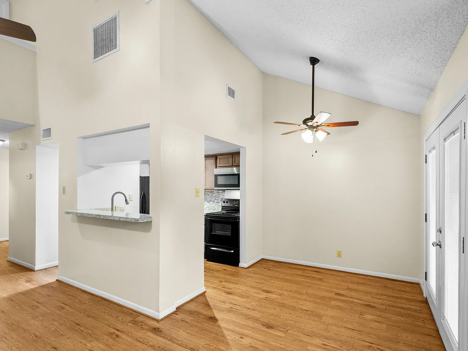 202 B Teakwood Dr — Photo 3