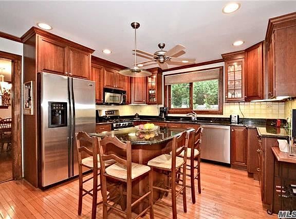 4th image of 11 Marlborough Ct