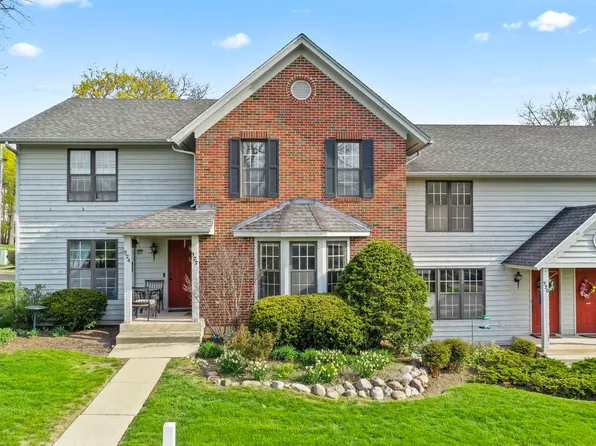 322 W South St, Woodstock, IL 60098