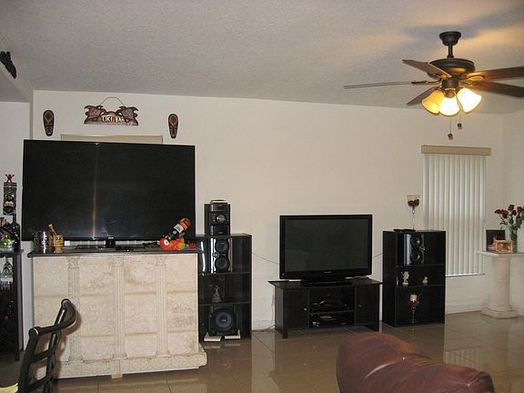 4th image of 286 SW Tulip Blvd