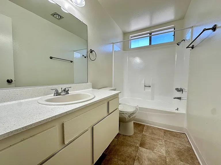 Haskell Granada — Photo 34