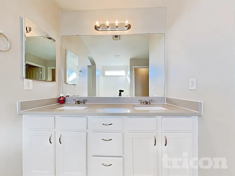 2651 S 89th Ave — Photo 8