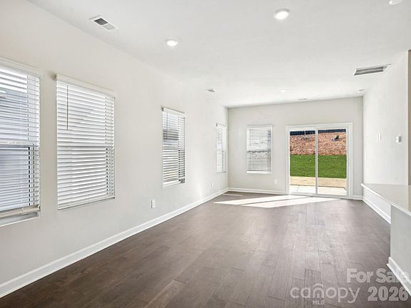 3rd image of 1555 31st St NE
