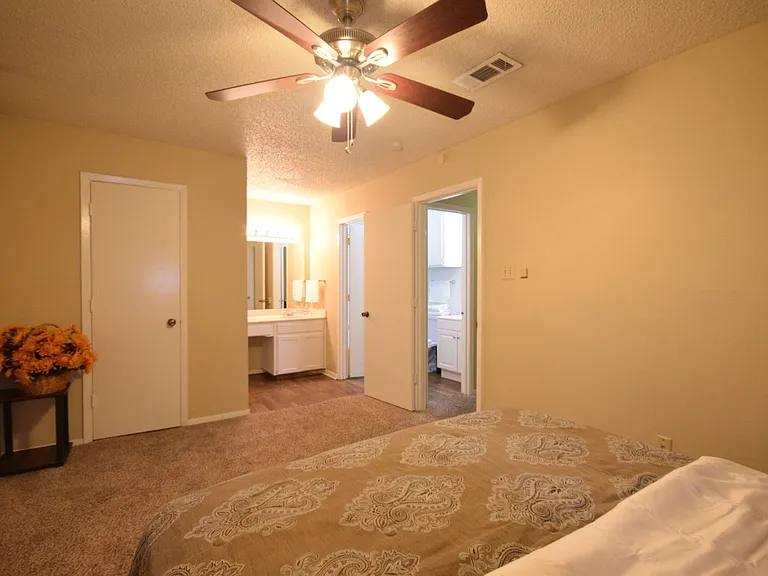 4909 Jamesway Rd — Photo 10