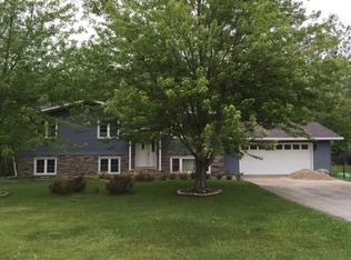530 Meadow Ln, Peshtigo, WI 54157