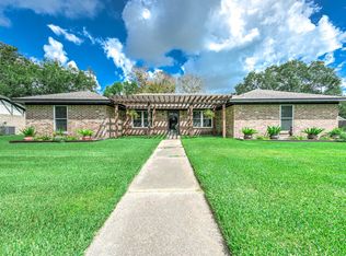 63 E County Road 136, Alvin, TX 77511