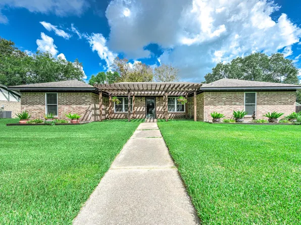 63 E County Road 136, Alvin, TX 77511