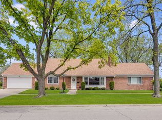 900 N Greenwood Ave, Park Ridge, IL 60068