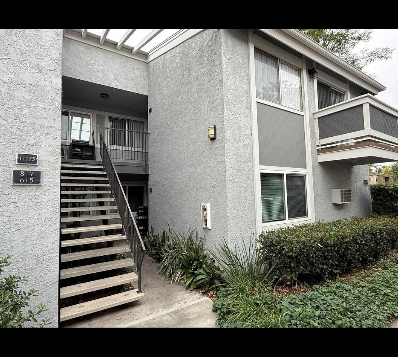 2 bed, 698 sqft, $2,500 — Photo 1
