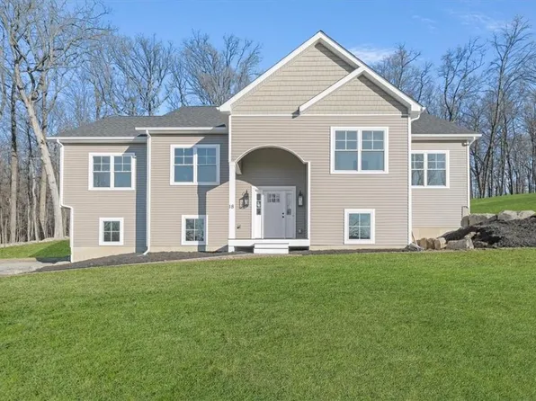 18 Stella’s Way, New Windsor, NY 12553