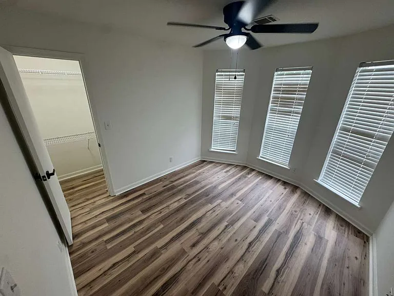 1225 Sardis Ln — Photo 6