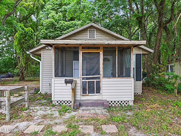 2nd image of 2902 ST JOHNS Avenue