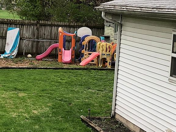 backyard plus 1 car garage