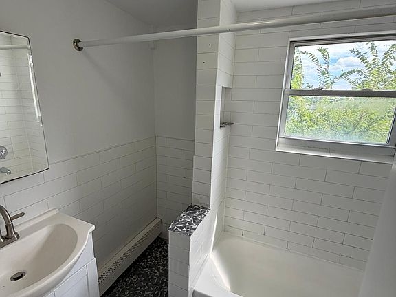 4th image of 187 Parker St APT 3