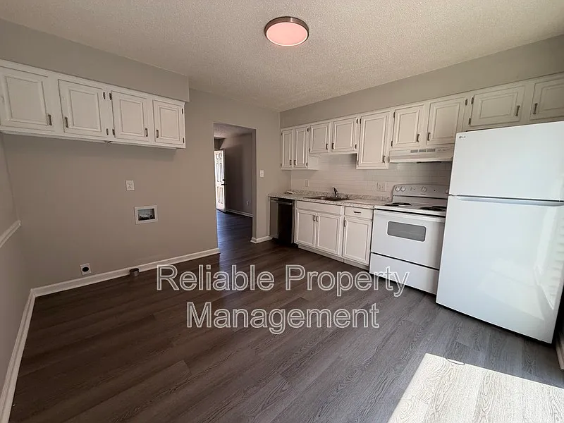 430 S Smith St — Photo 4
