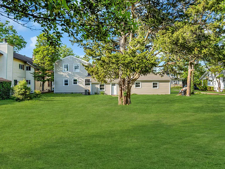32 Northfield Ave — Photo 31