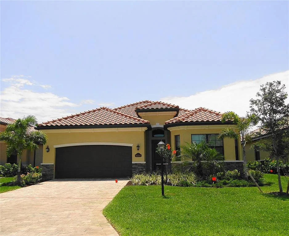 3 bed, 2.0 bath, 2006 sqft, $6,000 — Photo 1