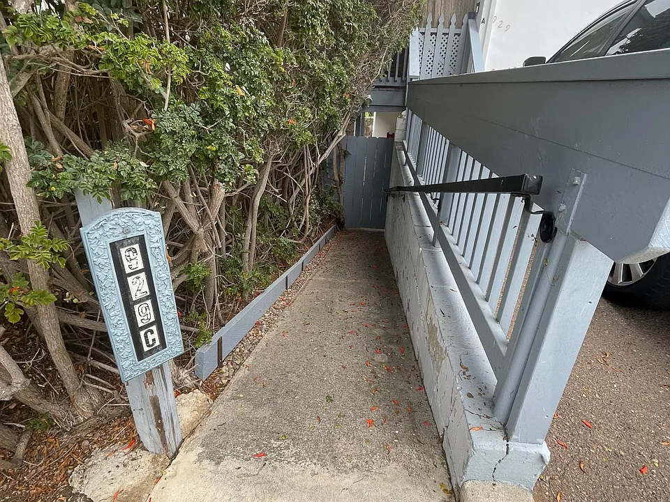 Gated entryway